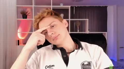 Snapshot of sunburn_boy chatting on July 2026 06:53:02 AM Emilio online show from July 2026 06:53:02 AM