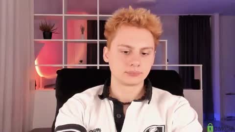 Snapshot of sunburn_boy chatting on July 2026 06:01:02 PM Emilio online show from July 2026 06:01:02 PM