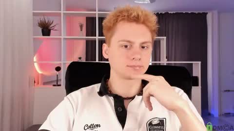 Snapshot of sunburn_boy chatting on July 2026 06:28:02 AM Emilio online show from July 2026 06:28:02 AM