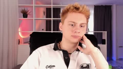 Snapshot of sunburn_boy chatting on July 2026 06:53:02 AM Emilio online show from July 2026 06:53:02 AM