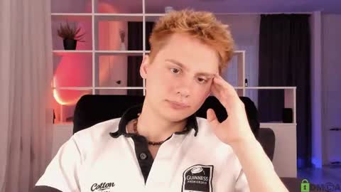 Snapshot of sunburn_boy chatting on July 2026 05:34:01 PM Emilio online show from July 2026 05:34:01 PM