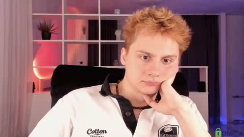 Snapshot of sunburn_boy chatting on August 2026 05:49:01 PM Emilio online show from August 2026 05:49:01 PM