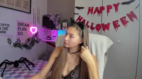 Sofia online show from October 2025 08:40:02 PM