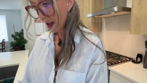 Hi Im Sunnie - Next show Friday August 1 online show from May 2026 07:00:02 PM