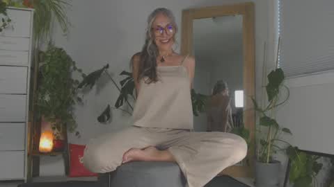 Hi Im Sunnie - Next show Friday August 1 online show from May 2026 10:26:01 PM