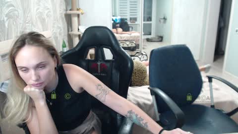 Snapshot of sunny1girl chatting on January 2025 03:57:02 PM Alice and Sergey online show from January 2025 03:57:02 PM