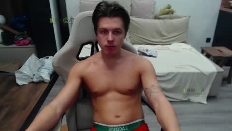 Alice and Sergey online show from November 2025 07:45:01 PM