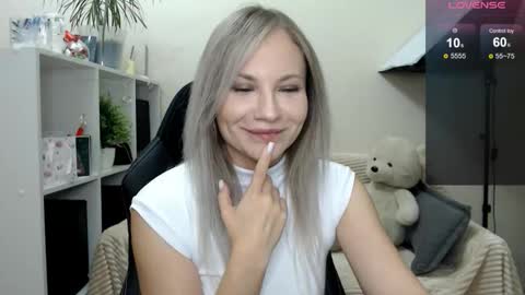 Naomi online show from November 2025 04:33:02 AM