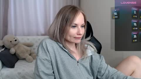 Snapshot of sunny_bunny6 chatting on April 2026 04:39:01 AM Naomi online show from April 2026 04:39:01 AM