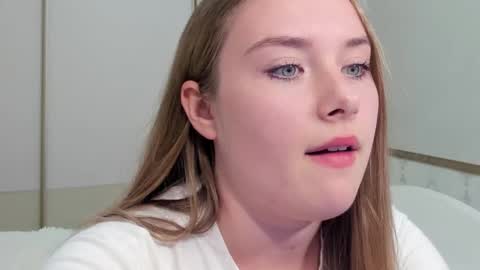 Snapshot of sunny_love__ chatting on November 2025 01:14:02 PM Vanessa online show from November 2025 01:14:02 PM