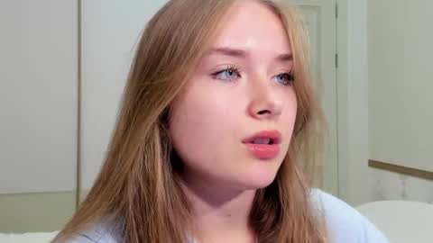 Snapshot of sunny_love__ chatting on December 2025 12:21:02 PM Vanessa online show from December 2025 12:21:02 PM