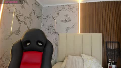  S U N N Y online show from November 2025 12:49:01 PM