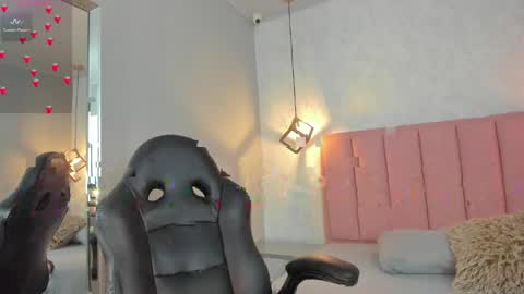  S U N N Y online show from April 2026 01:49:01 PM