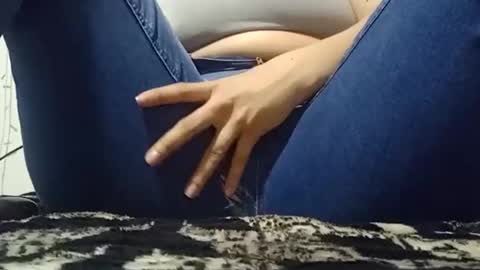 Annie online show from April 2026 05:03:01 PM