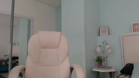 Snapshot of sunshine_gh1 chatting on April 2026 11:25:02 AM Sunshine online show from April 2026 11:25:02 AM
