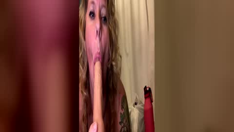 Snapshot of sunshinestarvedcactus chatting on May 2026 08:32:02 AM Sunshine online show from May 2026 08:32:02 AM