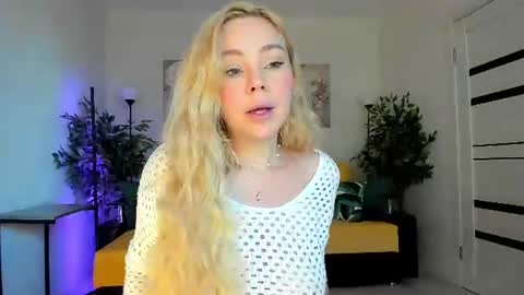 Snapshot of super_peach chatting on June 2026 05:07:01 AM Jenn online show from June 2026 05:07:01 AM