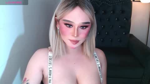 Snapshot of superh0tangelxx chatting on October 2025 02:22:02 AM CARMINA online show from October 2025 02:22:02 AM