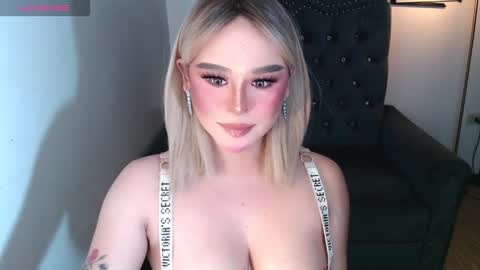 Snapshot of superh0tangelxx chatting on November 2025 01:08:01 AM CARMINA online show from November 2025 01:08:01 AM