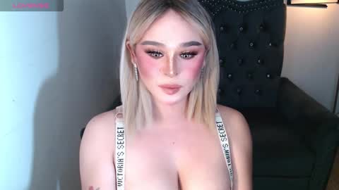 Snapshot of superh0tangelxx chatting on November 2025 12:44:01 AM CARMINA online show from November 2025 12:44:01 AM