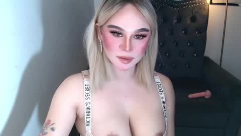 Snapshot of superh0tangelxx chatting on December 2025 11:10:01 PM CARMINA online show from December 2025 11:10:01 PM