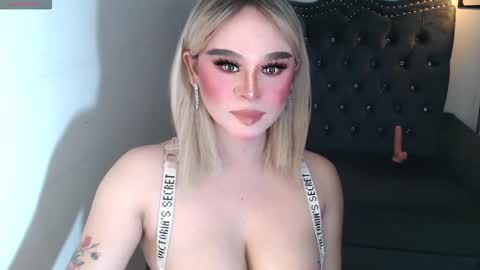 Snapshot of superh0tangelxx chatting on December 2025 01:46:02 AM CARMINA online show from December 2025 01:46:02 AM