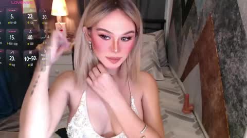 Snapshot of superh0tangelxx chatting on May 2026 01:34:02 AM CARMINA online show from May 2026 01:34:02 AM