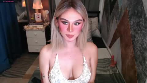 Snapshot of superh0tangelxx chatting on May 2026 12:37:01 AM CARMINA online show from May 2026 12:37:01 AM