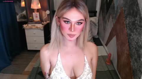 Snapshot of superh0tangelxx chatting on May 2026 02:07:02 AM CARMINA online show from May 2026 02:07:02 AM