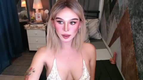 Snapshot of superh0tangelxx chatting on June 2026 02:53:01 AM CARMINA online show from June 2026 02:53:01 AM