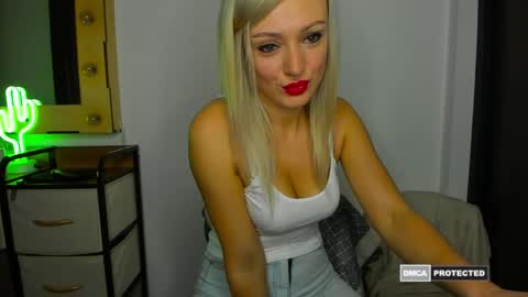 Snapshot of supernatalie chatting on June 2026 05:19:01 PM Natalie online show from June 2026 05:19:01 PM