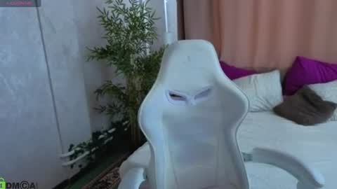 Snapshot of susan__clark chatting on June 2026 01:17:02 AM Annie online show from June 2026 01:17:02 AM