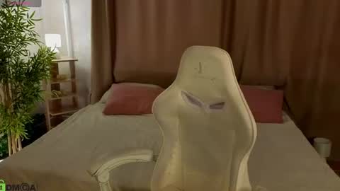 Snapshot of susan__clark chatting on July 2026 01:10:02 AM Annie online show from July 2026 01:10:02 AM