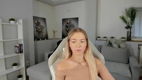 Susan online show from September 2025 02:39:02 AM