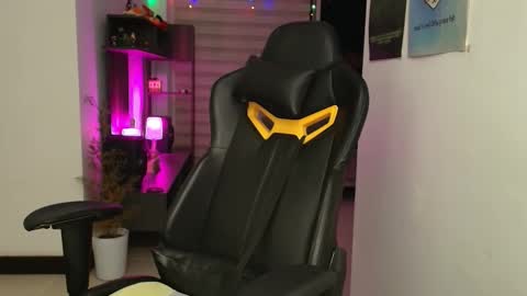 Susan Rhodes online show from December 2025 01:45:02 AM