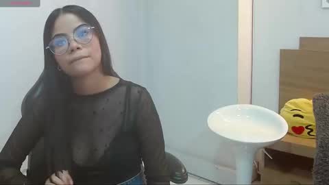 Snapshot of sussan_love01 chatting on February 2025 05:41:02 PM Susan online show from February 2025 05:41:02 PM