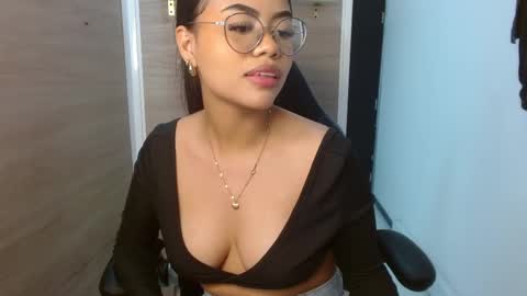 Snapshot of sussan_love01 chatting on February 2025 09:03:02 PM Susan online show from February 2025 09:03:02 PM