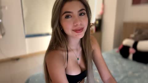 Snapshot of sussanf_ chatting on December 2024 10:43:02 PM  Susy  online show from December 2024 10:43:02 PM