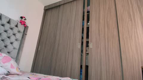 Andrea online show from October 2025 08:10:01 PM