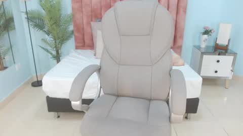 sussy leon online show from November 2025 03:50:01 AM