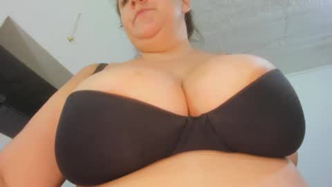 Snapshot of susy_bigboobss chatting on May 2026 11:00:01 PM susy bigboobss online show from May 2026 11:00:01 PM