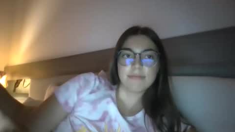 susyli online show from December 2025 08:36:02 PM