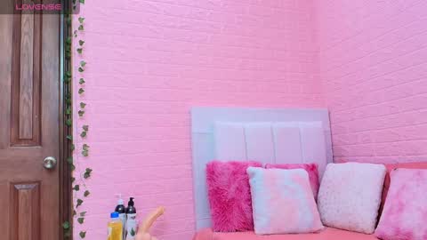 suzan_30 online show from April 2026 08:37:01 PM
