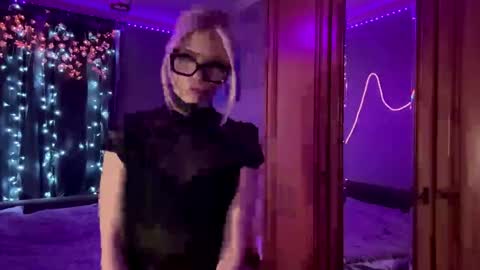 Snapshot of suzannabarmes chatting on May 2026 09:19:01 PM Stacy online show from May 2026 09:19:01 PM