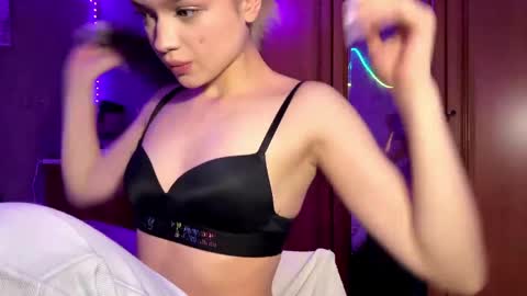 Snapshot of suzannabarmes chatting on May 2026 11:12:03 PM Stacy online show from May 2026 11:12:03 PM