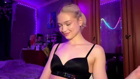 Snapshot of suzannabarmes chatting on May 2026 12:18:01 AM Stacy online show from May 2026 12:18:01 AM