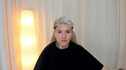 suzu_wolf online show from October 2025 04:12:01 AM