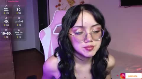 Snapshot of suzumi_ chatting on January 2025 06:35:01 PM Jadde  online show from January 2025 06:35:01 PM