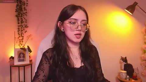 Snapshot of suzumi_ chatting on October 2025 04:57:01 AM Jadde  online show from October 2025 04:57:01 AM