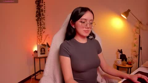 Snapshot of suzumi_ chatting on October 2025 07:16:01 AM Jadde  online show from October 2025 07:16:01 AM